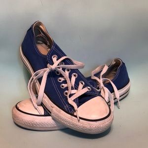 📚 Royal Blue Converse